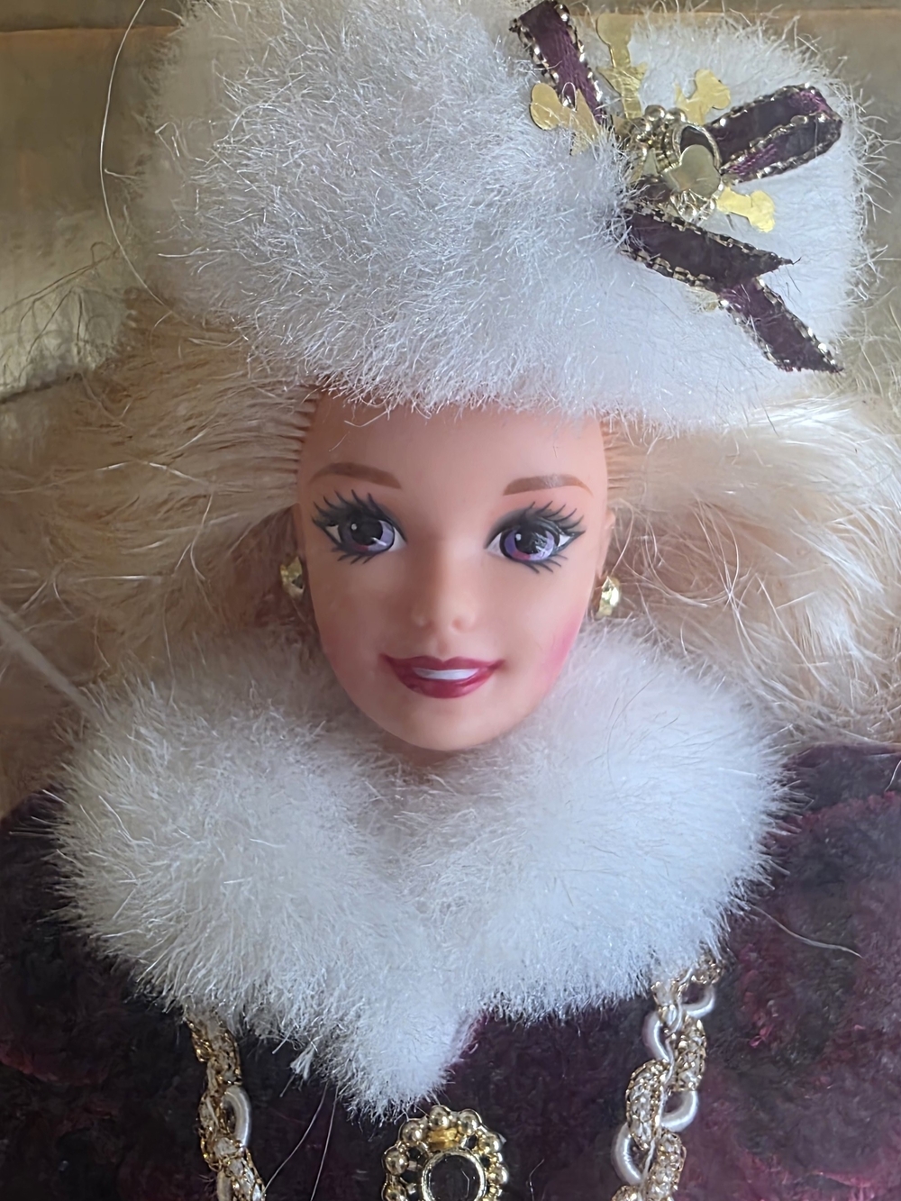 1996 Happy Holidays Barbie Purple Eye Variant - Picture 3 of 9